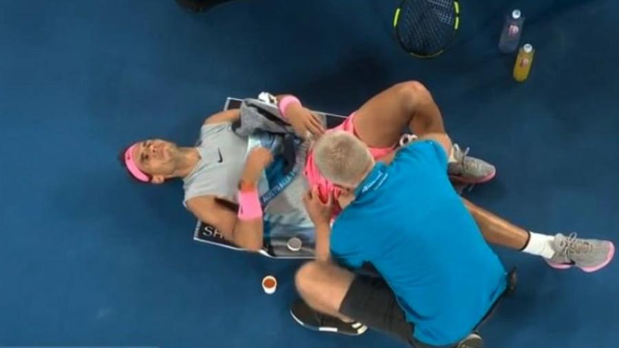 Nadal abandona el Abierto de Australia por molestias