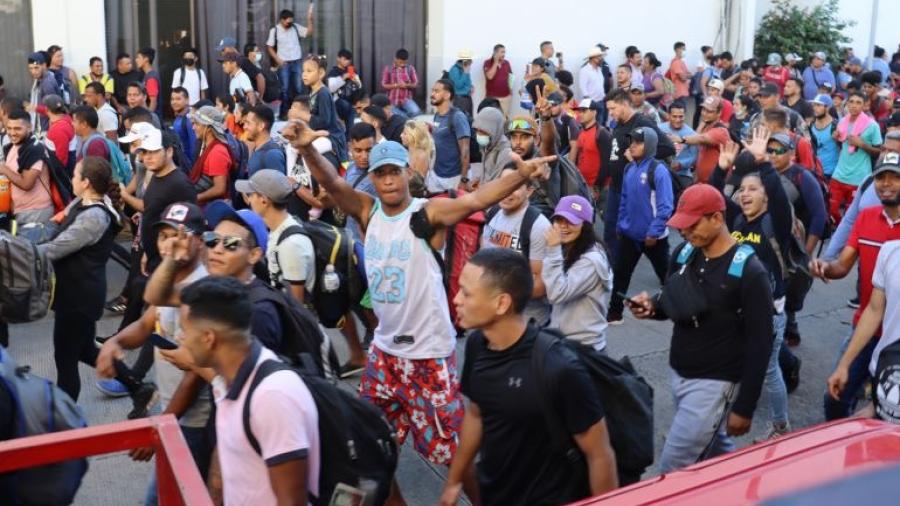 Sale nueva caravana encabezada por venezolanos