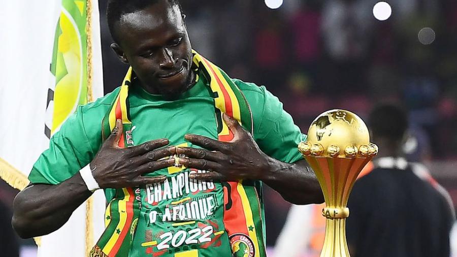 Mané pagó cirugía de niño que conoció en el hospital en Copa Africana