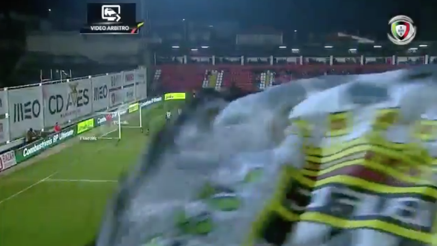 Bandera bloquea al VAR en gol anulado en fuera de lugar