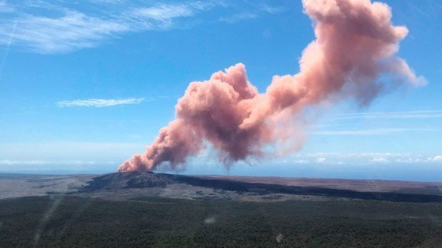 Volcán de Hawái entra en erupción