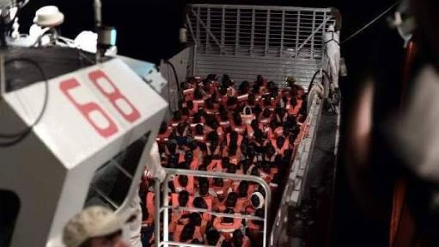 Autorizan a nave con 113 inmigrantes entrada a puerto italiano