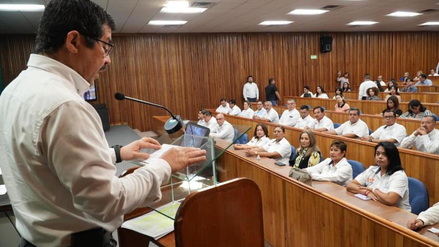 Reconoce la UAT el desempeño académico de estudiantes hijos del personal docente