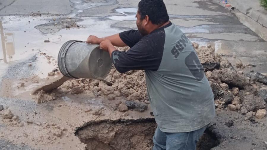 Soluciona COMAPA fugas de agua en colonia La Cañada