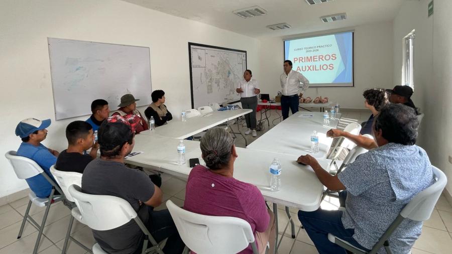 Capacitan a personal de balnearios para atender emergencias en Semana Santa