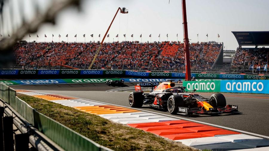 Max Verstappen triunfa en casa y nuevamente es líder del campeonato