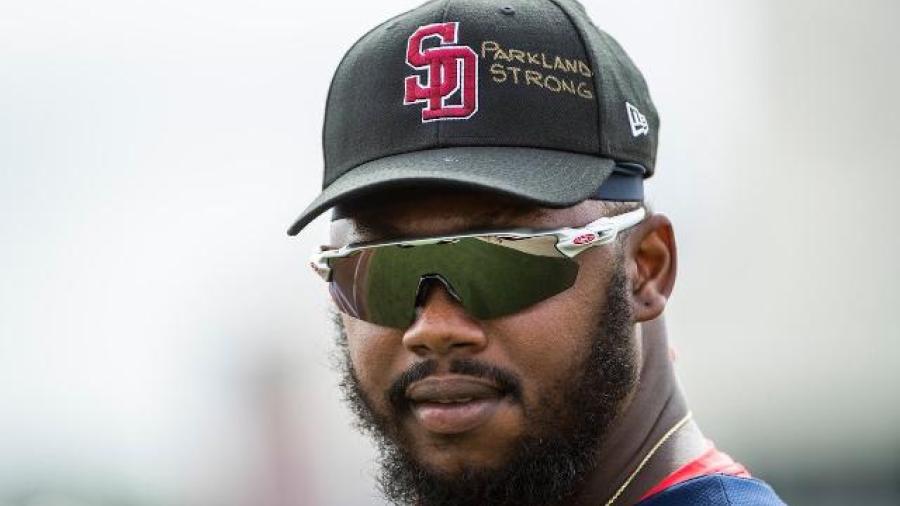 El béisbol se une para rendir tributo a víctimas de tiroteo en Florida