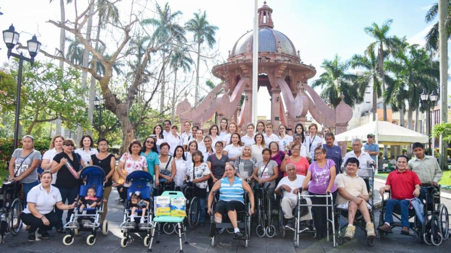 Entrega Aida Feres de Nader aparatos de movilidad asistida a personas con discapacidad