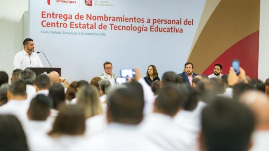 Entrega SET plazas a personal del Centro Estatal de Tecnología Educativa