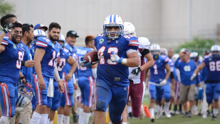 Se presenta en casa con triunfo