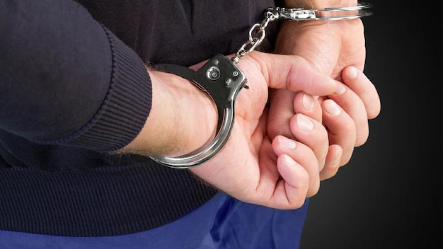 Detienen a jóvenes por presunto robo en vivienda de La Villa