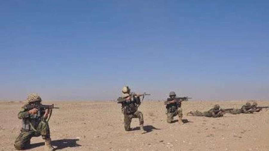 Mueren 14 soldados y policías afganos en choques con los talibanes