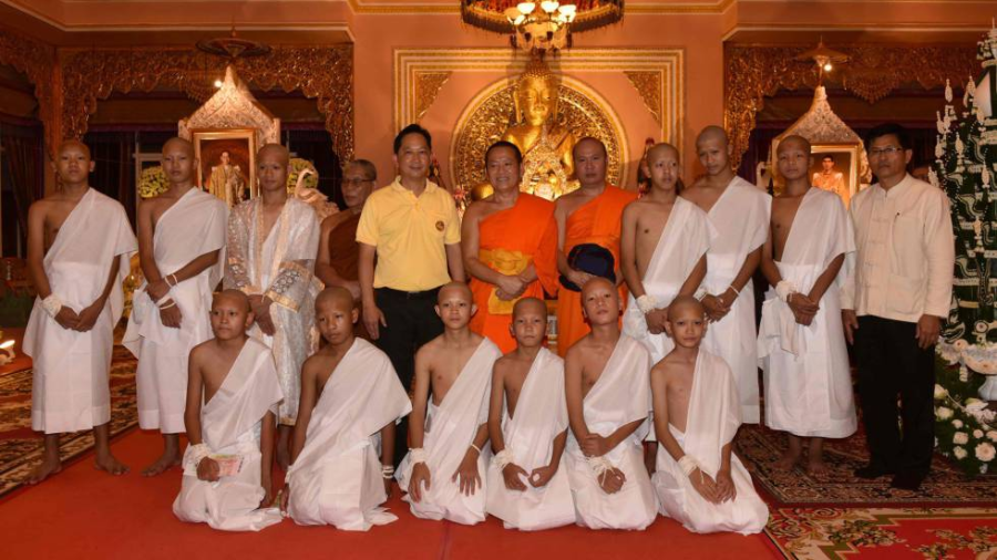 Niños rescatados en Tailandia se convertirán en monjes budistas.