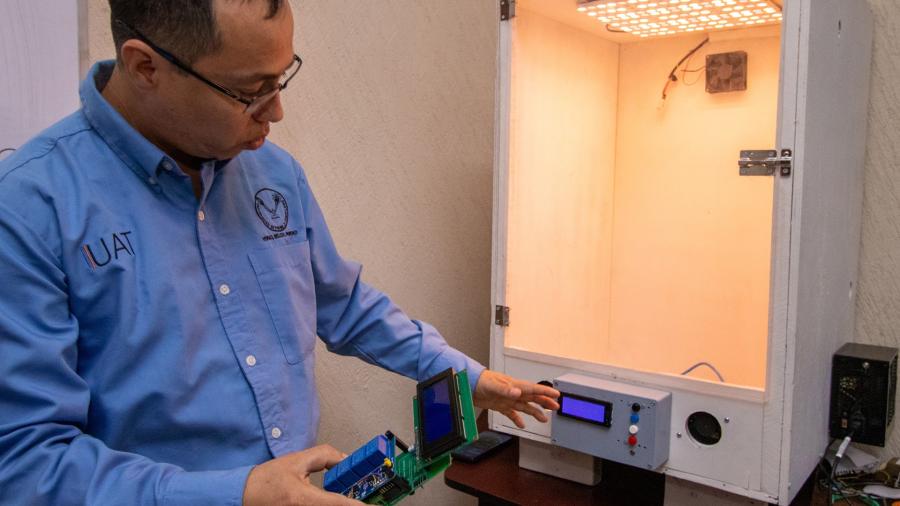 Diseñan en la UAT cámara que estudia la germinación de semillas y el desarrollo de plantas