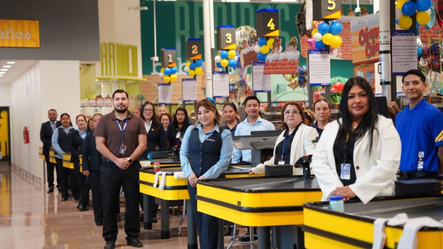 Inaugura alcaldesa Carmen Lilia Canturosas La tienda 10 de smart; refrendan empresas nacionales confianza en Nuevo Laredo