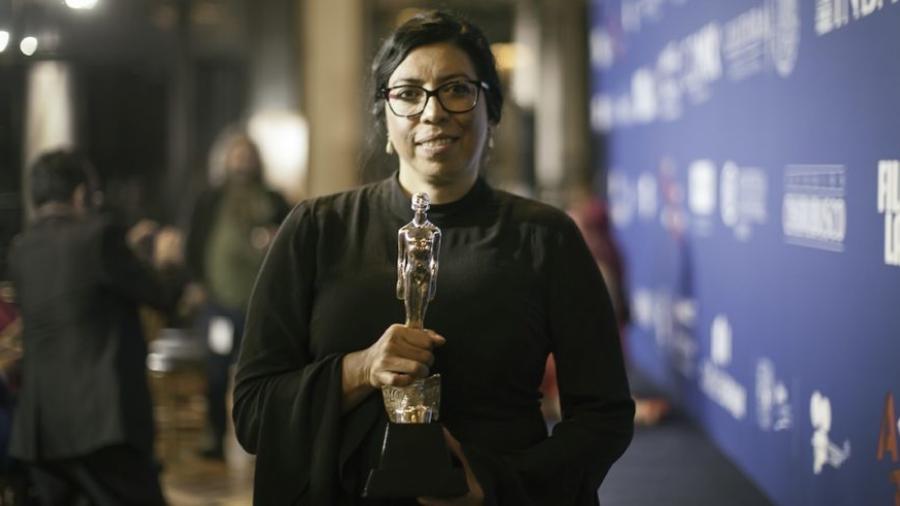 Tatiana Huezo llora por su mención especial por “Noche de fuego” en Festival de Cannes