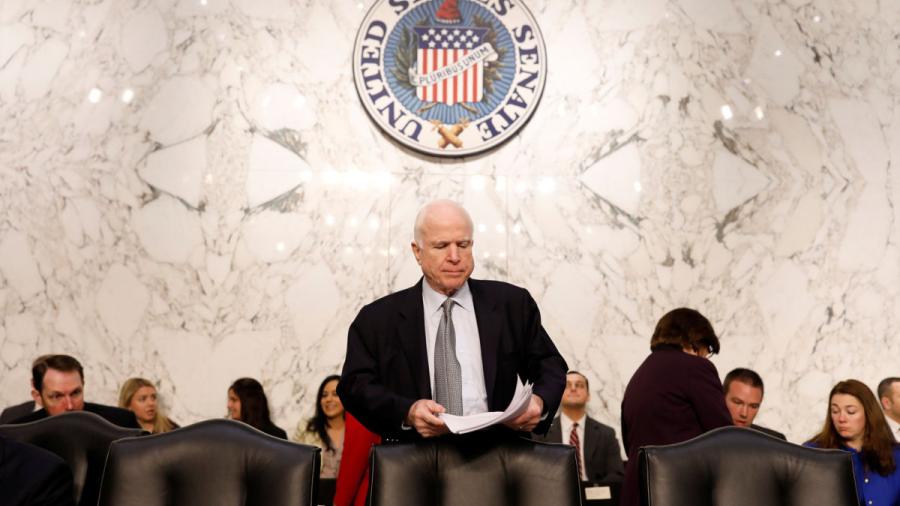 Asegura McCain que Trump debe retractarse o dar pruebas de espionaje de Obama