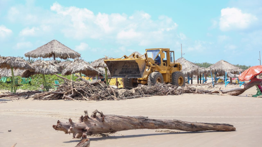 Refuerza Gobierno de Madero la Limpieza en Playa Miramar