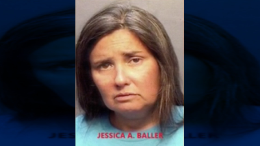 Mujer en Brownsville enfrenta cargos por asalto agravado con un arma mortal