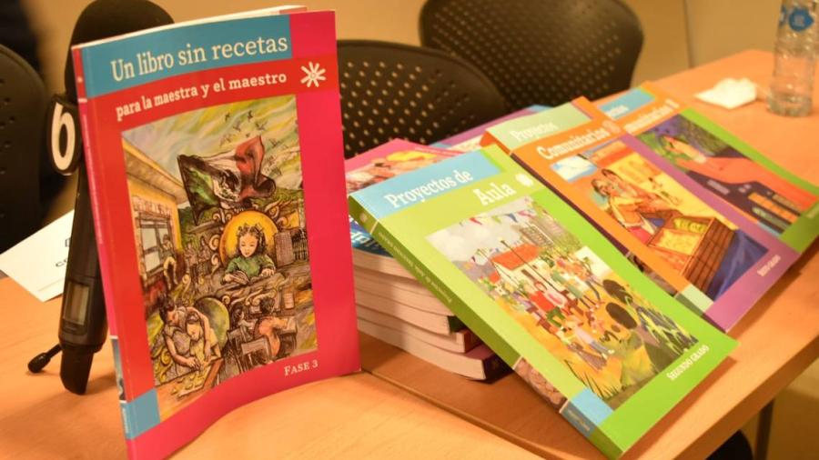 AMLO celebra reactivación de entrega de libros en Chihuahua
