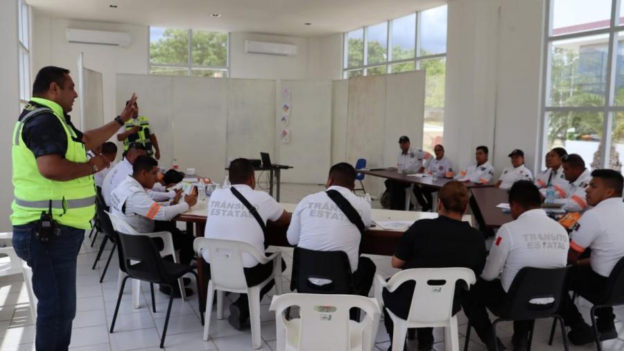 Recibe Tránsito Estatal capacitación sobre el manejo de materiales peligrosos
