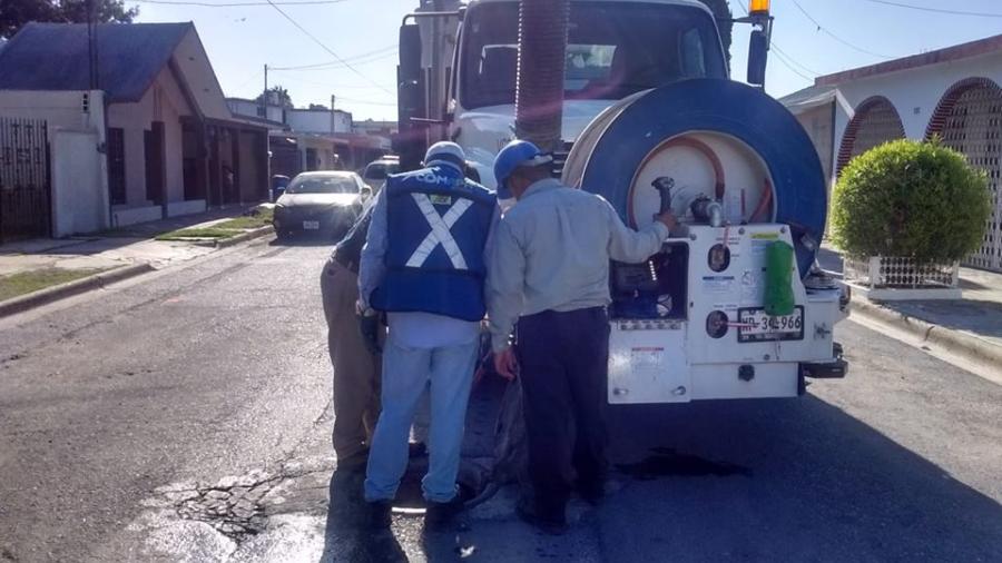 Comapa trabaja con equipo vactor