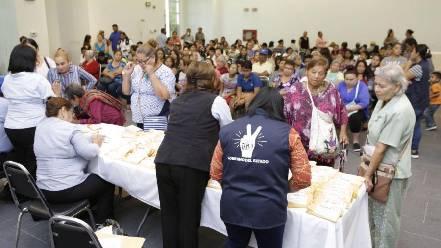 Entrega DIF Tamaulipas lentes graduados a personas con problemas de la vista 