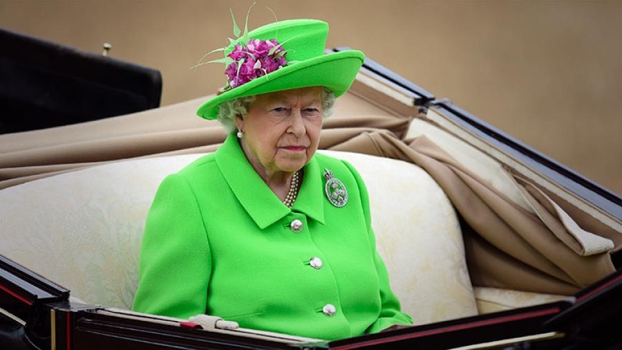 Aseguran que Reina Isabel II alista su retiro del trono