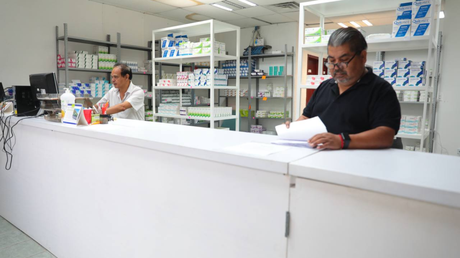 Apoya Gobierno Municipal economía familiar con farmacias UNE