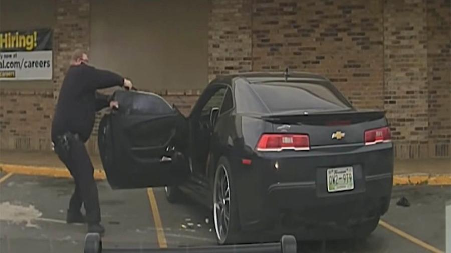 Policía asesina a mujer en estacionamiento y se desata tiroteo en Tennessee