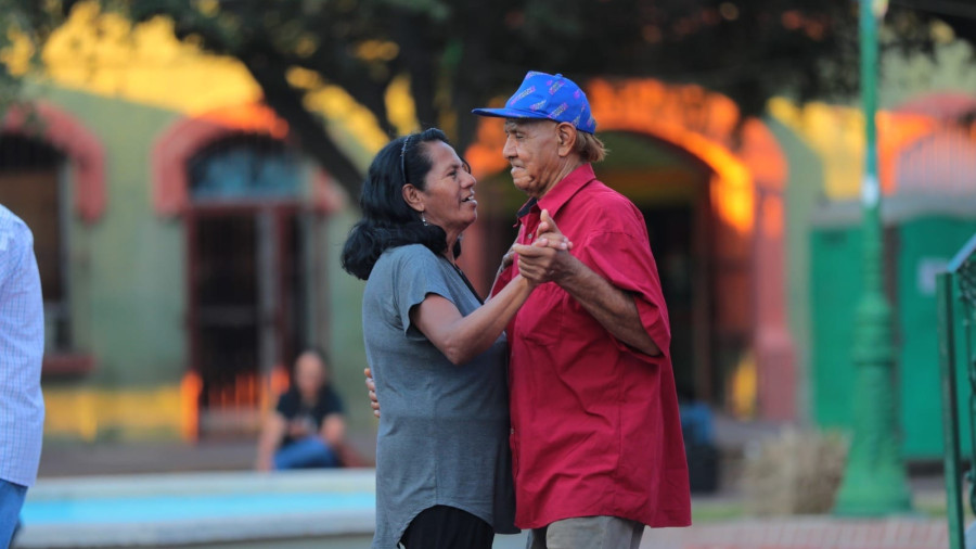 Se realizar&aacute; viernes de danz&oacute;n en la Plaza Ju&aacute;rez