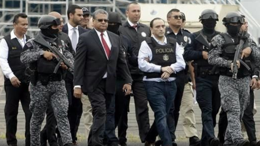 Roberto Borge llega a México extraditado desde Panamá