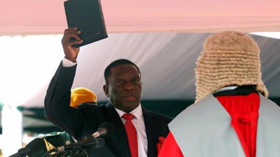 Constantino Chiwenga prestó hoy juramentó como vicepresidente de Zimbabue