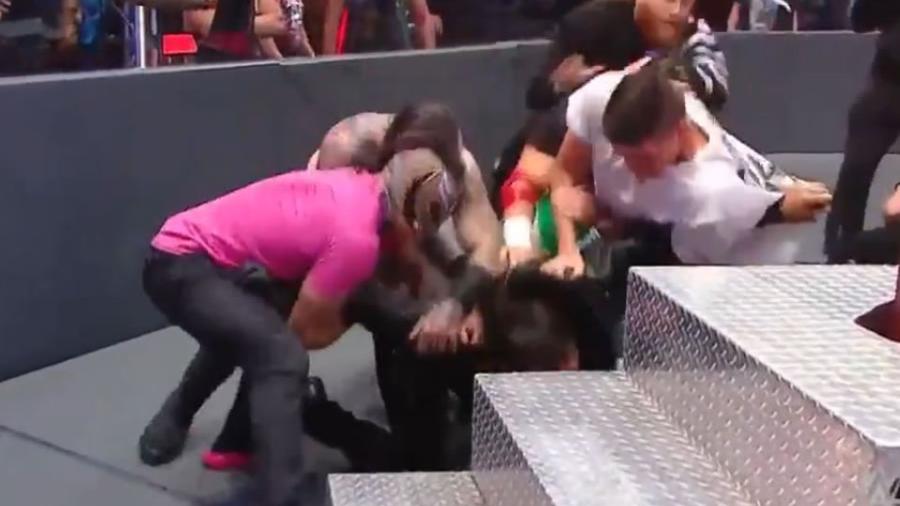 Rey Mysterio en busca de la venganza a Seth Rollins