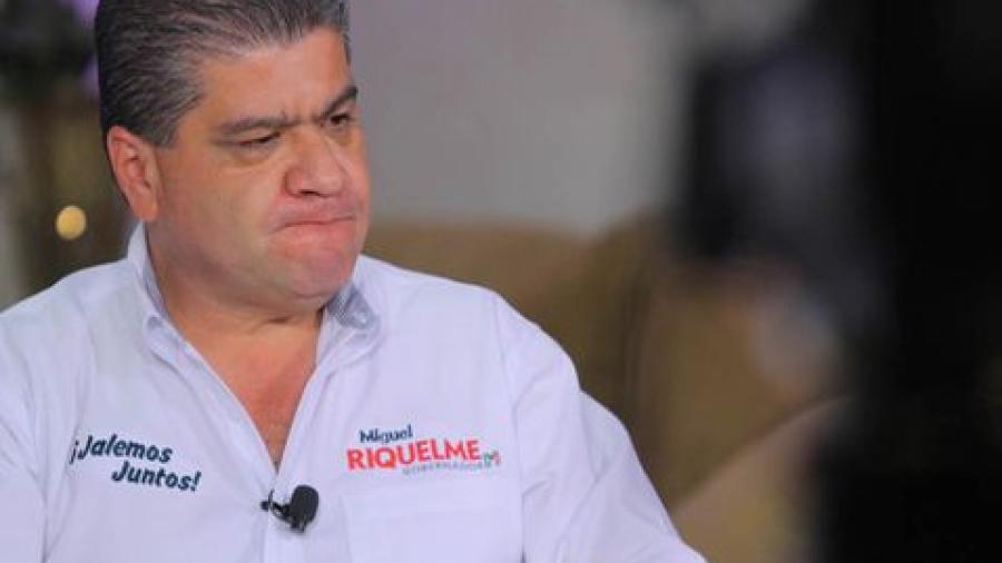 Multan a coalición de Miguel Riquelme por entregar tarjetas