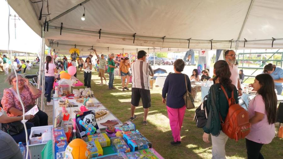 Con gran éxito se realiza el bazar del Día del Niño