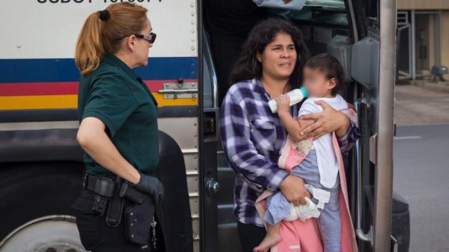 Al menos 70 menores se han presentado en Tribunales de migración