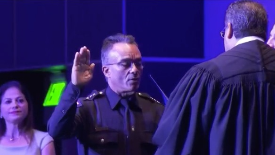 César Torres jura como nuevo jefe de policía de Mission