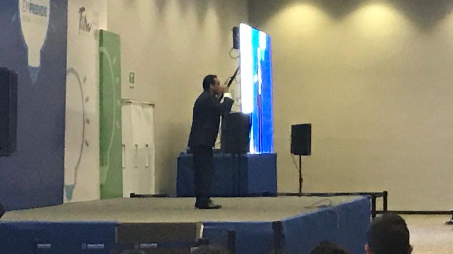 " Finito" Lopez triunfa en conferencia Magistral 