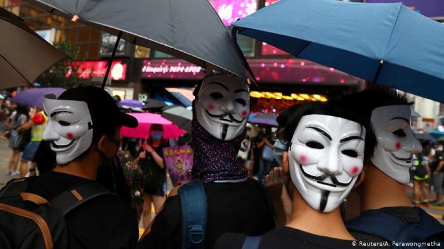 Primeros arrestos por la ley antimáscaras de Hong Kong
