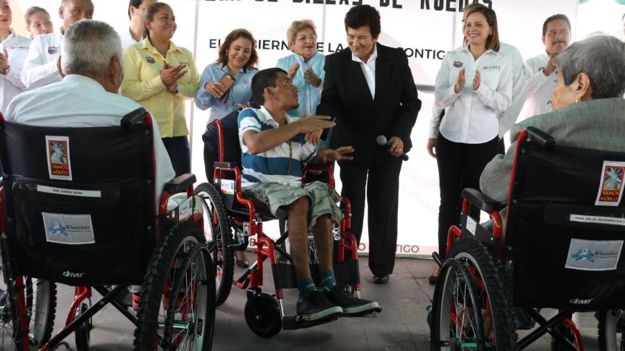 Entrega Ayuntamiento de Tampico sillas de Ruedas