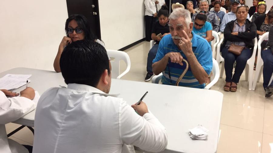 Con cirugías gratuitas, mejoran la vista de 260 personas