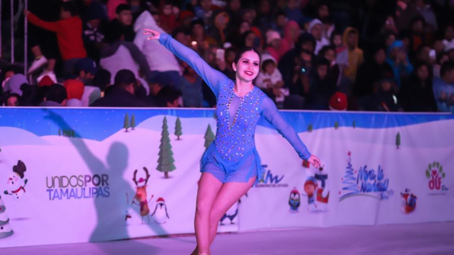 Disfrutan neolaredenses apertura de pista de hielo