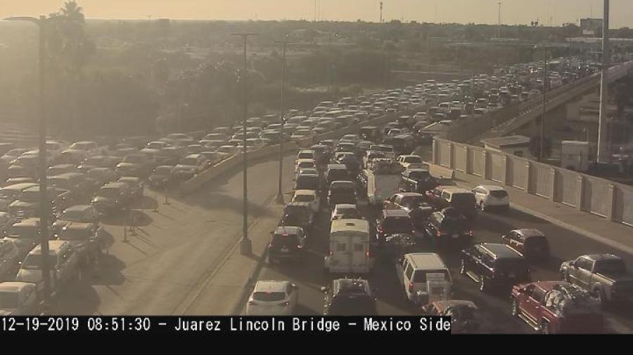 Continúa aflujo de caravana de paisanos por Nuevo Laredo 