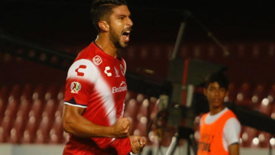 Tiburones Rojos de Veracruz vencen a la máquina azul