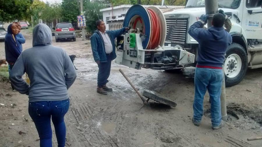 Comapa trabaja con equipo vactor