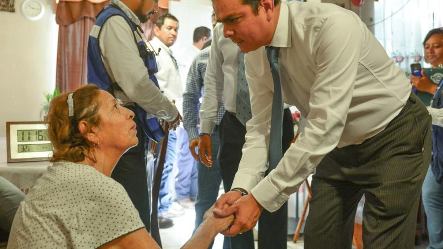 Lleva Enrique Rivas apoyo médico a colonos