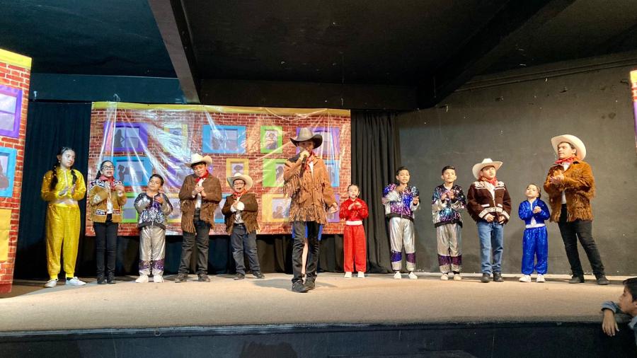 Presentan el Valor de la Amistad en Del Río plaza comercial