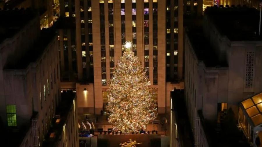 Inauguran la temporada de Navidad en NY con el encendido del tradicional árbol de Rockefeller