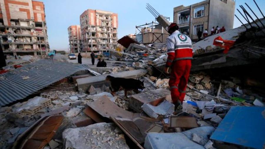 Aumenta a 530 el número de muertos por sismo en zona Irán-Irak